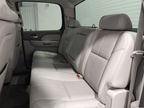 Used 2009 GMC Sierra 2500 SLT w/ SLT Convenience Package image 19