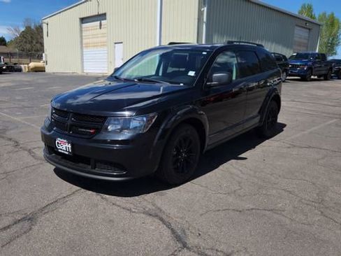 Used 2020 Dodge Journey SE w/ Blacktop Package FWD image 2