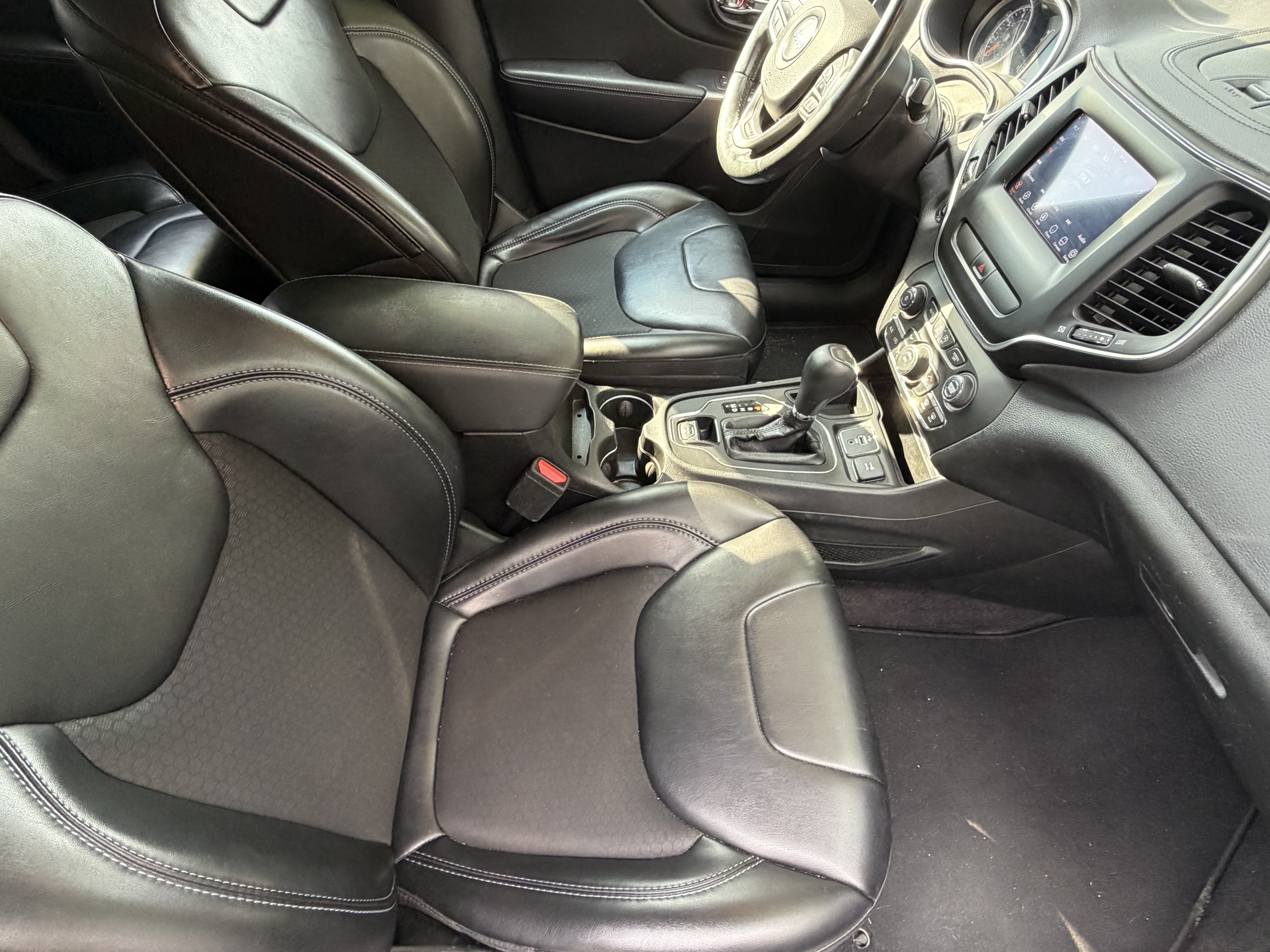 Used 2019 Jeep Cherokee Latitude Plus FWD image 43