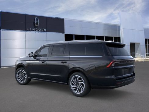New 2026 Lincoln Navigator L Reserve AWD/4WD image 4