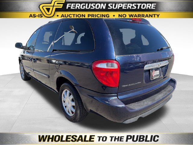 Used 2005 Chrysler Town & Country Touring FWD image 5