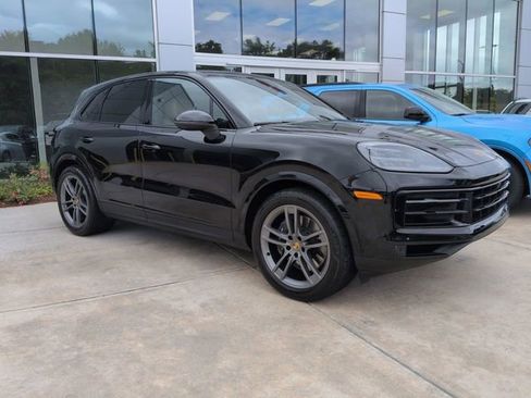 Used 2024 Porsche Cayenne AWD/4WD image 2