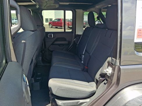 Used 2025 Jeep Wrangler Unlimited Sahara w/ Safety Group AWD/4WD image 10