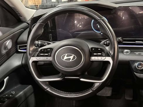 Used 2025 Hyundai Elantra SEL FWD image 21