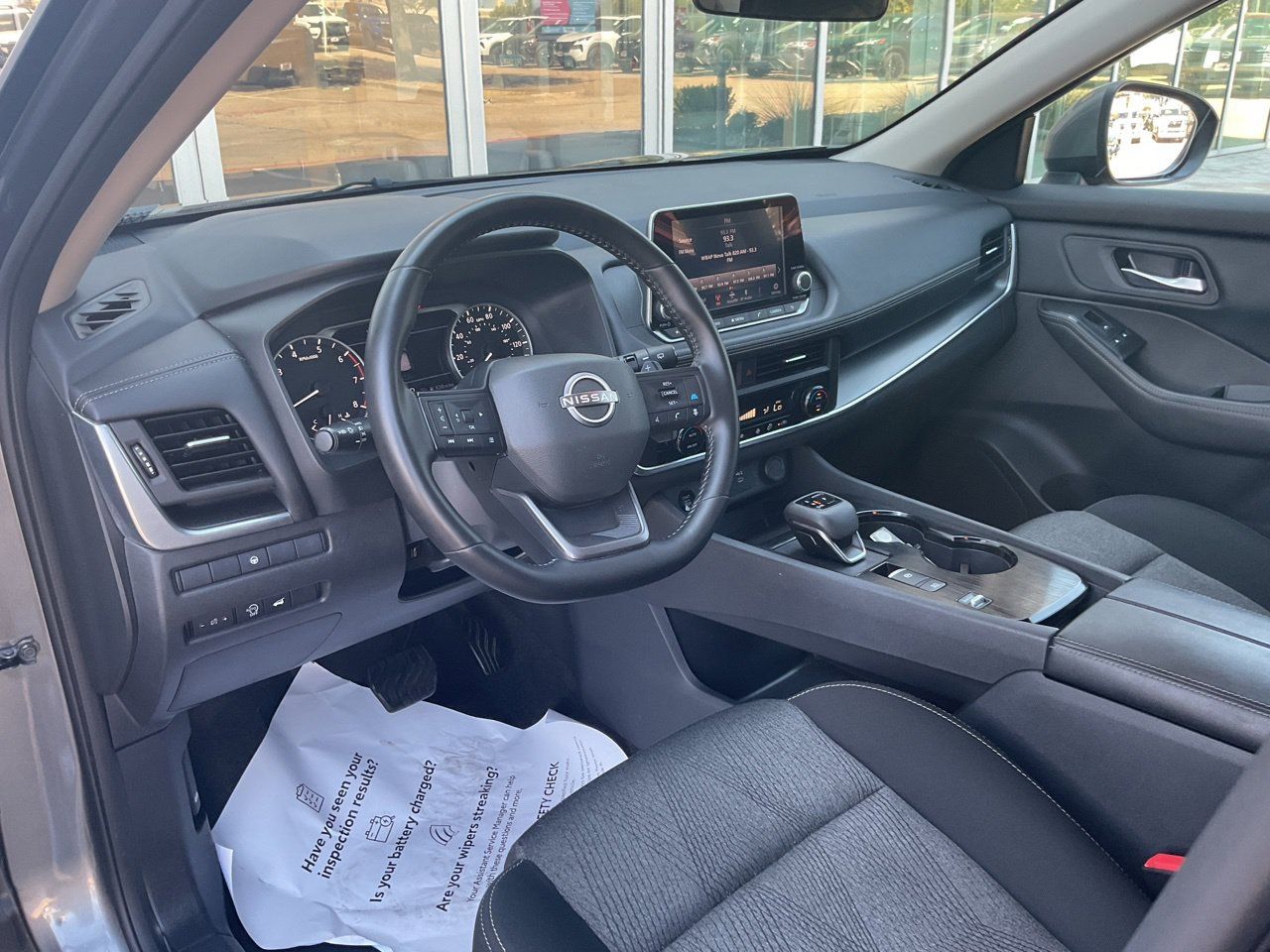 Used 2025 Nissan Rogue SV FWD image 10