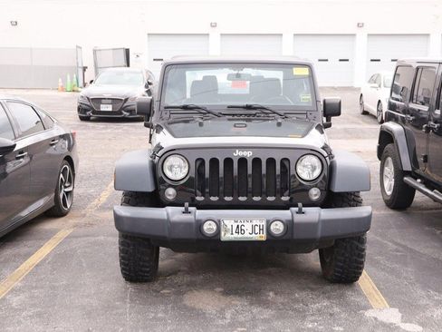 Used 2016 Jeep Wrangler Rubicon w/ Power Convenience Group AWD/4WD image 3