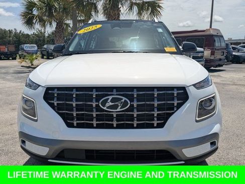 Used 2025 Hyundai Venue Limited FWD image 10