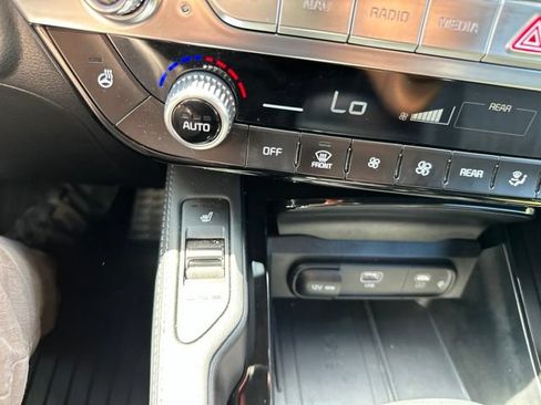 Certified 2025 Kia Telluride SX Prestige X-Line AWD/4WD image 35