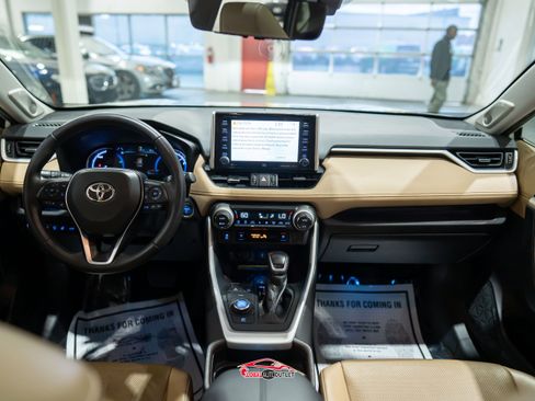 Used 2020 Toyota RAV4 Limited AWD/4WD image 14