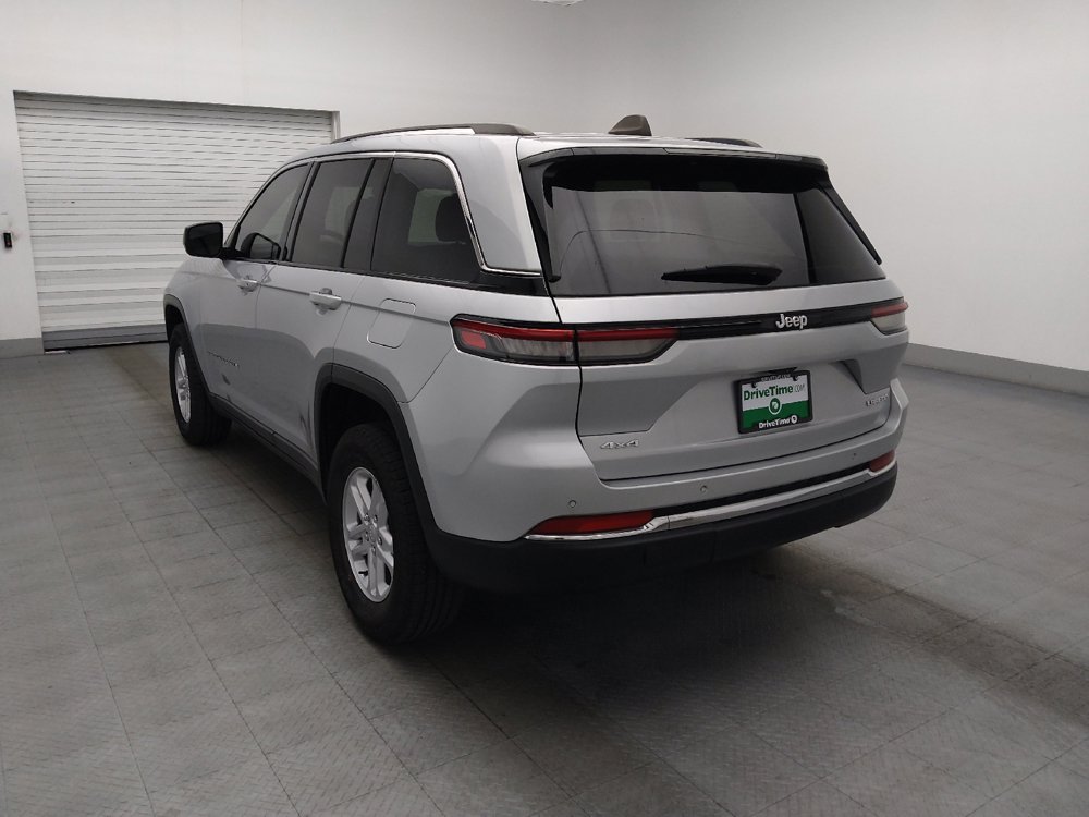 Used 2023 Jeep Grand Cherokee Laredo AWD/4WD image 5