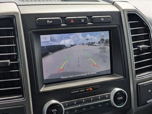 Used 2021 Ford Expedition XLT image 12