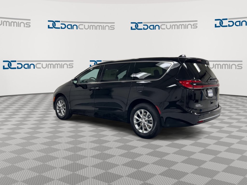 New 2027 Chrysler Pacifica Select w/ Family Tech Group AWD/4WD image 6