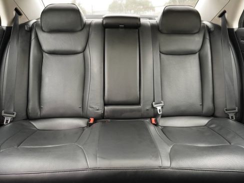 Used 2016 Chrysler 300 C RWD image 24