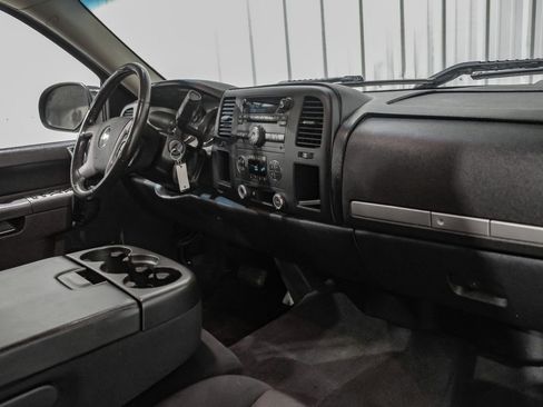 Used 2010 Chevrolet Silverado 1500 LT w/ Regional Value Package image 12