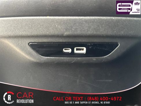 Used 2024 Chrysler Pacifica Touring-L image 26