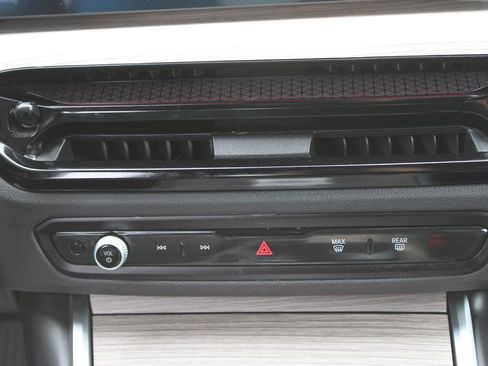 Used 2025 BMW 330i Sedan image 24