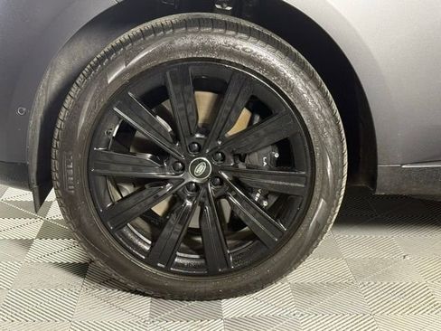 Used 2025 Land Rover Range Rover SE image 13