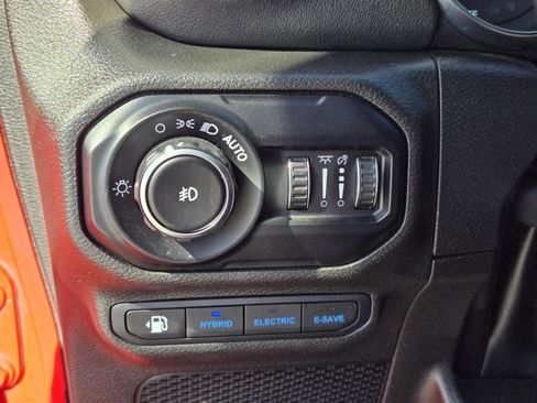 Used 2022 Jeep Wrangler Unlimited Sahara image 21