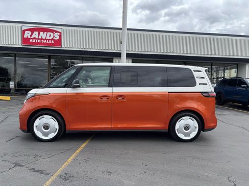 Used 2025 Volkswagen ID. Buzz 1st Edition image 17