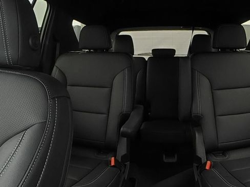 Used 2026 Chevrolet Traverse LT FWD image 13