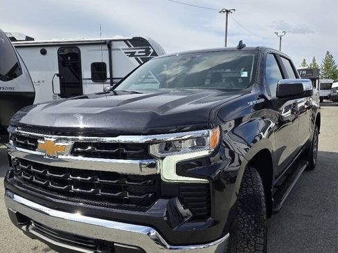 Used 2024 Chevrolet Silverado 1500 LT AWD/4WD image 2