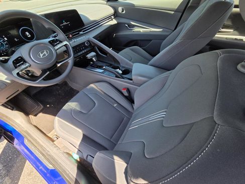 Used 2024 Hyundai Elantra SEL FWD image 9
