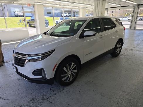 Used 2022 Chevrolet Equinox LT image 2