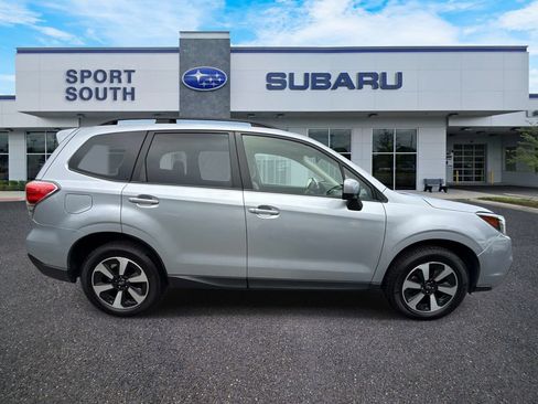 Used 2018 Subaru Forester 2.5i Premium AWD/4WD image 2