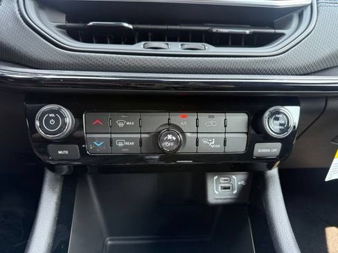 New 2026 Jeep Compass Latitude AWD/4WD image 11