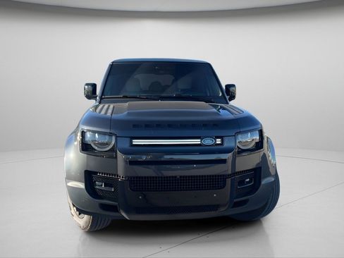 Used 2025 Land Rover Defender 110 S image 16