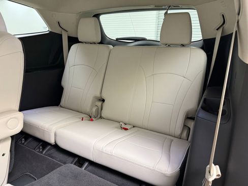 Used 2023 Buick Enclave Essence w/ Sport Touring Edition FWD image 20