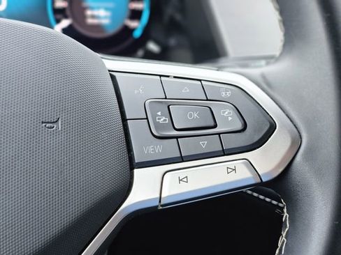 Used 2024 Volkswagen Atlas Cross Sport SE image 18