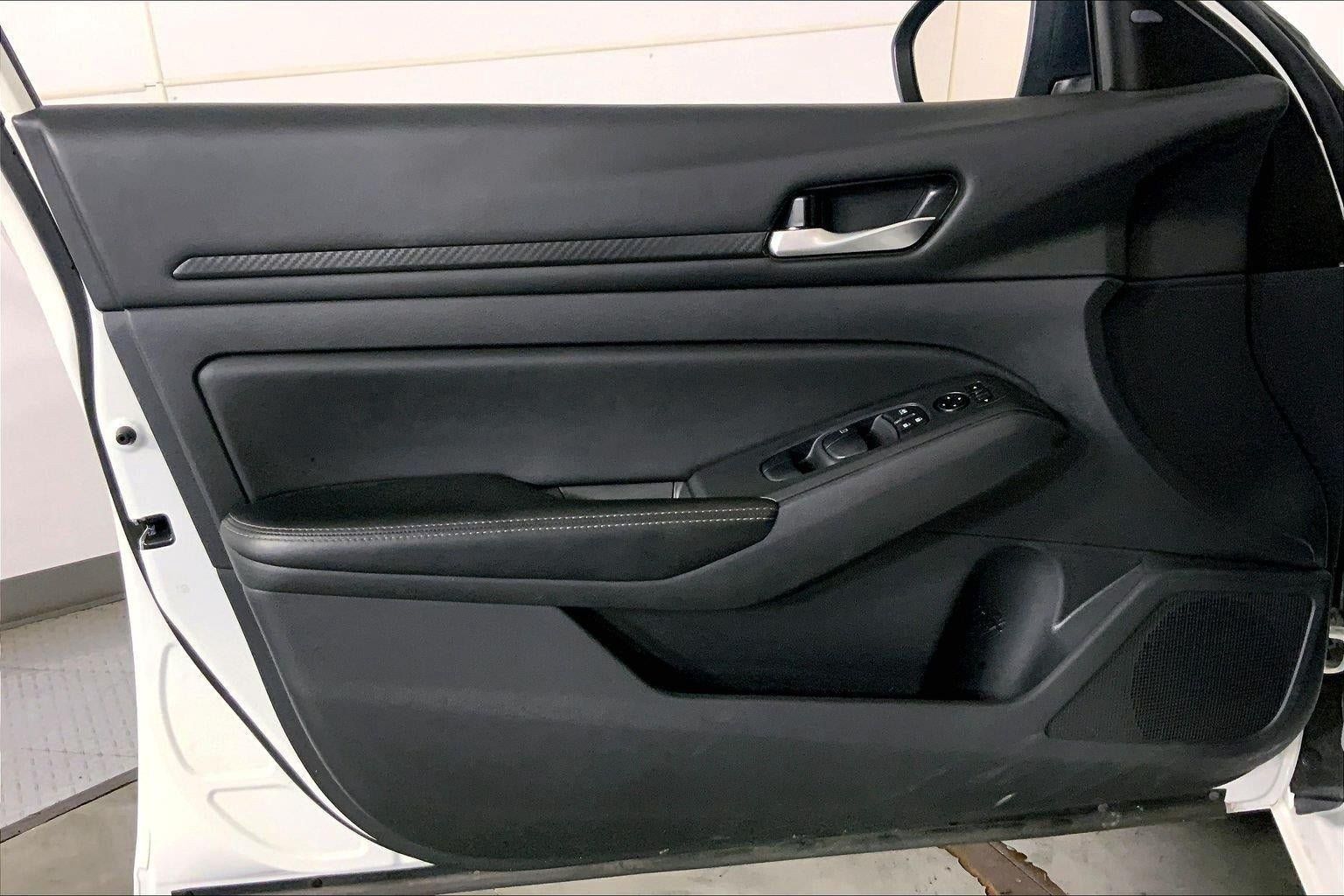 Used 2025 Nissan Altima 2.5 SV FWD image 24