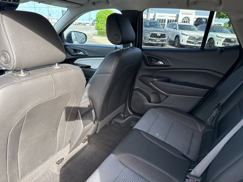 Used 2025 Chevrolet Trax LT w/ LT Convenience Package FWD image 24