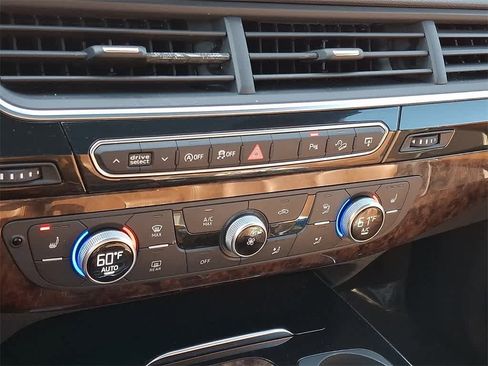 Used 2017 Audi Q7 3.0T Premium Plus w/ Premium Plus Package image 16