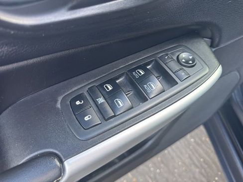 Used 2018 Jeep Cherokee Latitude Plus w/ Comfort/Convenience Group image 15