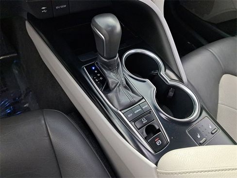 Used 2019 Toyota Camry XLE image 30