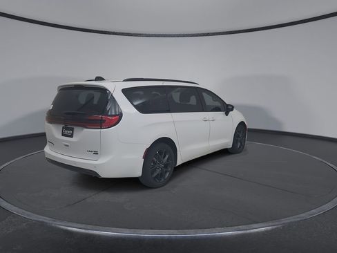 New 2026 Chrysler Pacifica Limited AWD/4WD image 14