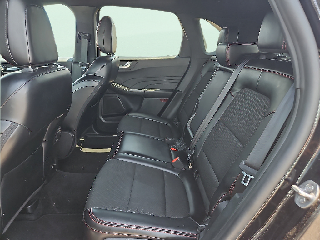 Used 2025 Ford Escape ST-Line FWD image 10
