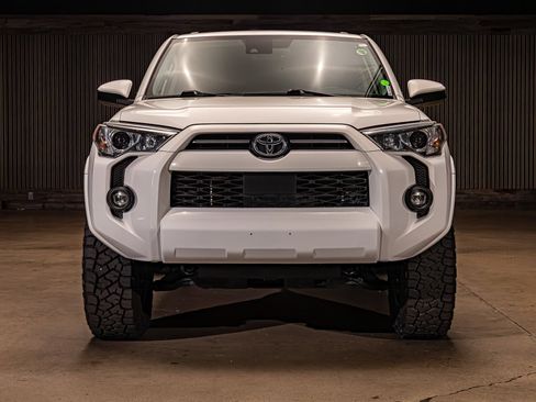 Used 2021 Toyota 4Runner SR5 AWD/4WD image 2