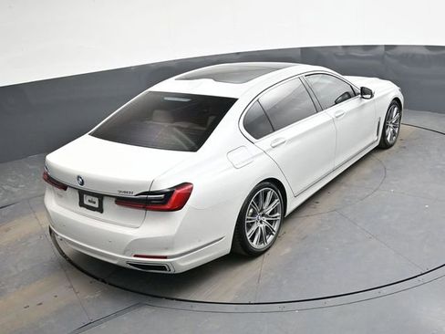 Used 2020 BMW 740i w/ Premium Package image 21