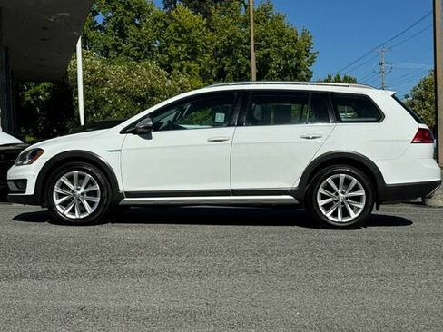 Used 2017 Volkswagen Golf Alltrack SE AWD/4WD image 7