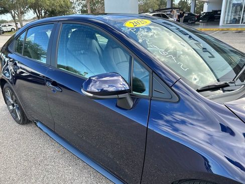 Used 2025 Toyota Corolla SE image 14