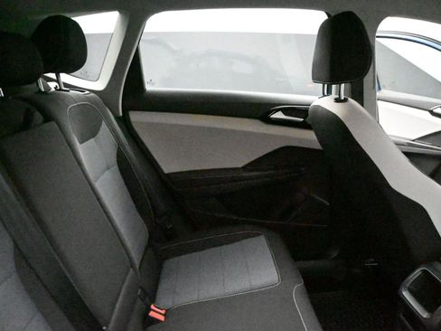 Certified 2025 Volkswagen Taos S image 22