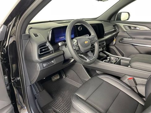 New 2026 Chevrolet Traverse LT w/ Driver Confidence Package AWD/4WD image 3