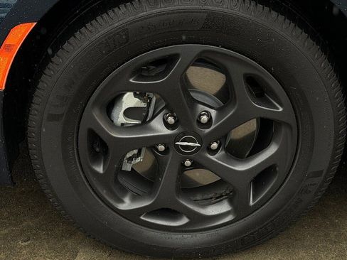 Used 2022 Chrysler Pacifica Touring-L w/ S Appearance Package image 6