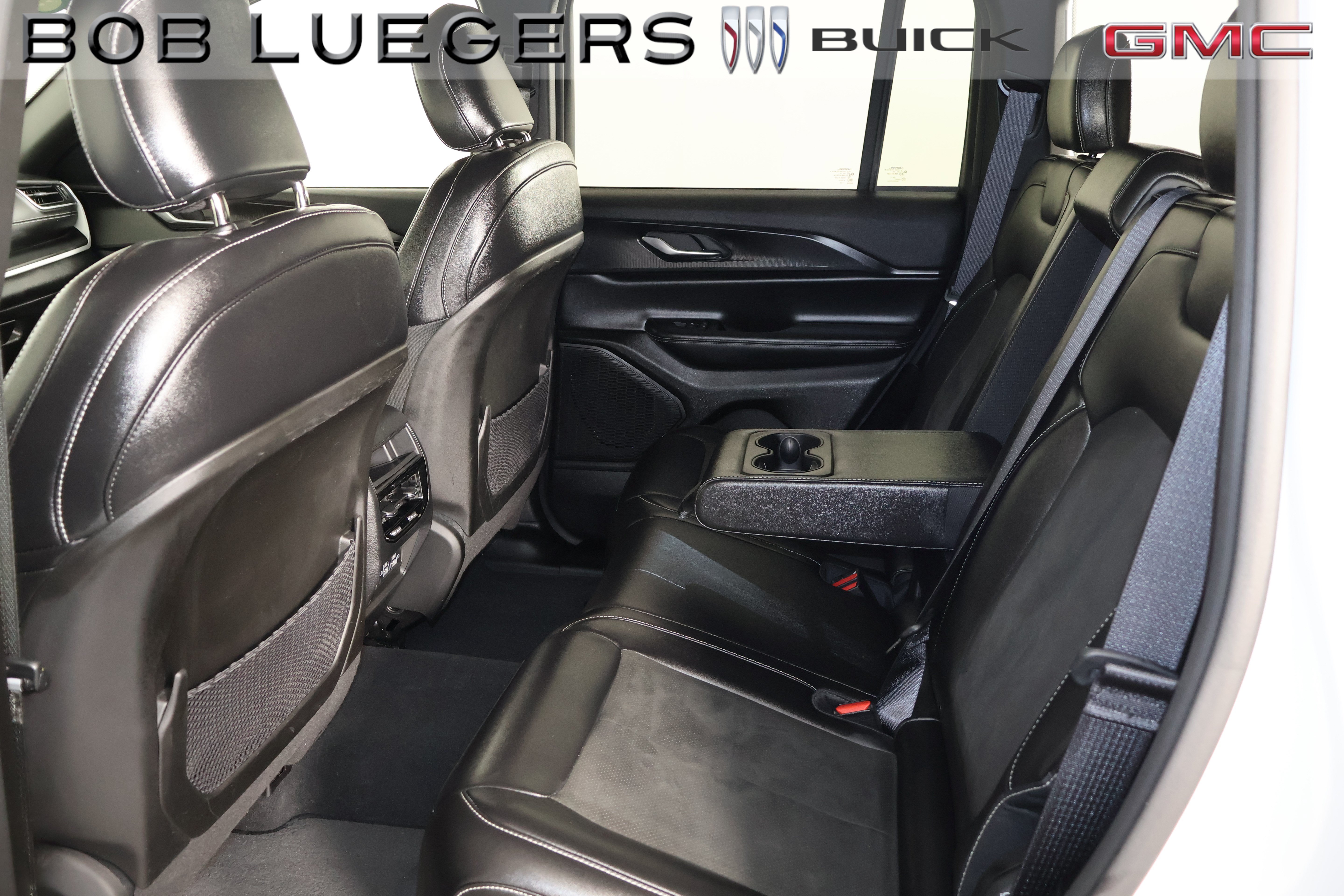 Used 2023 Jeep Grand Cherokee Altitude AWD/4WD image 12