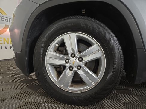 Used 2019 Chevrolet Trax LT w/ LT Convenience Package image 34