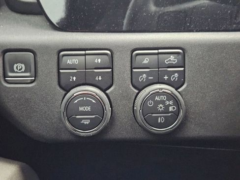 Used 2024 Chevrolet Silverado 2500 ZR2 image 20