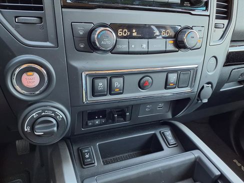 Used 2024 Nissan Titan SV w/ SV Convenience Package image 21
